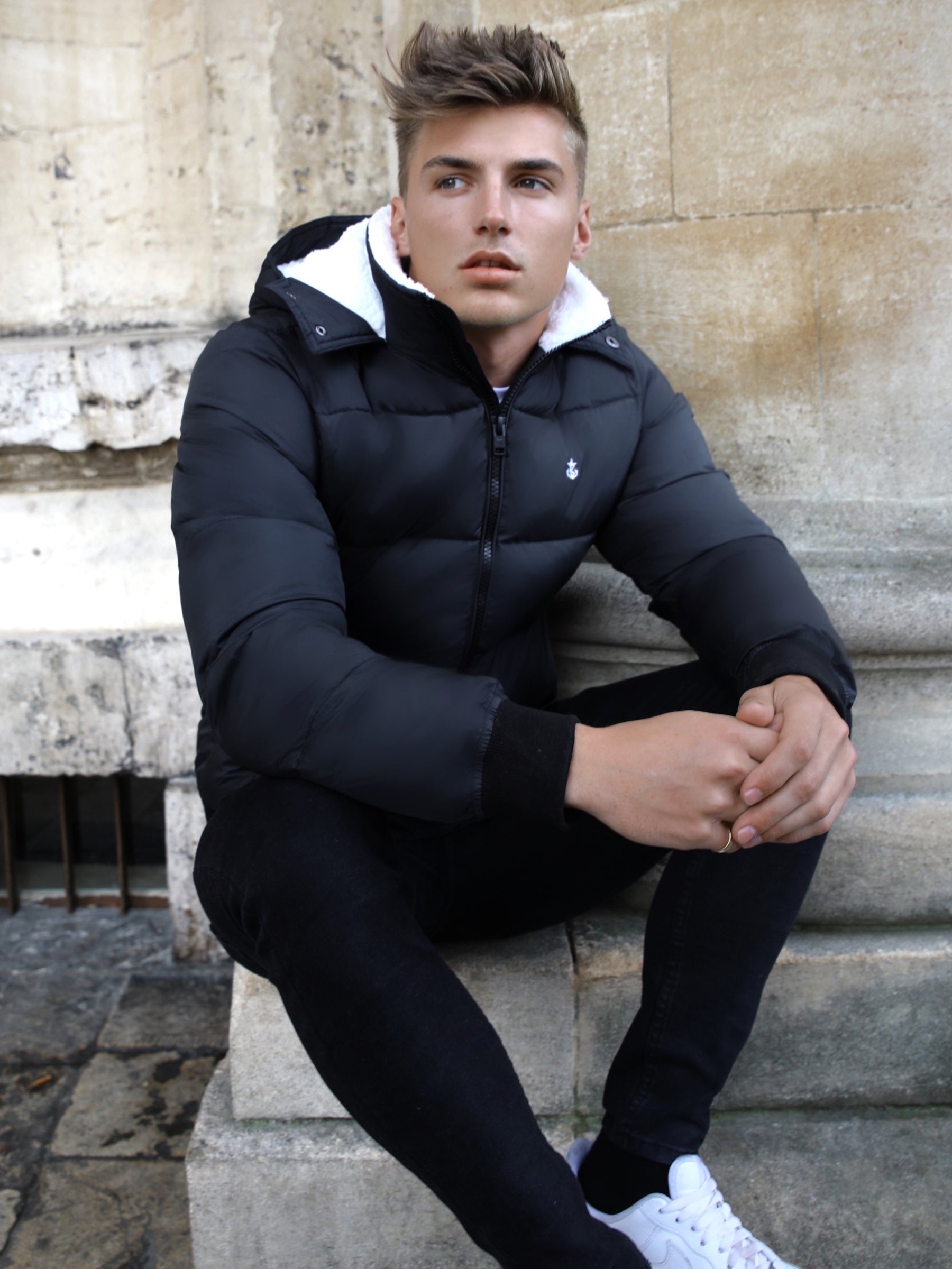 Gilbert Hoback Mantel | Schwarz