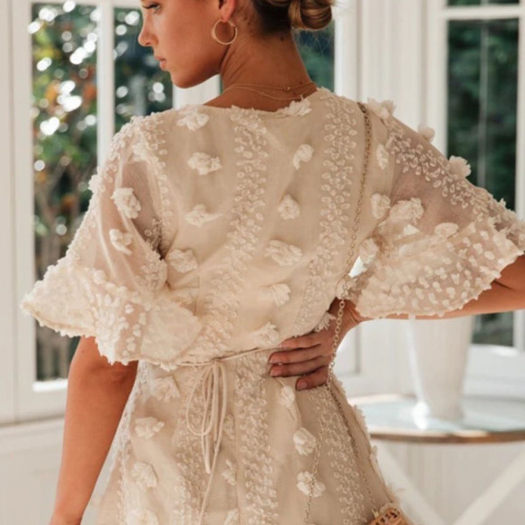 Clarana | Schickes Spitzenkleid mit Flatterärmeln