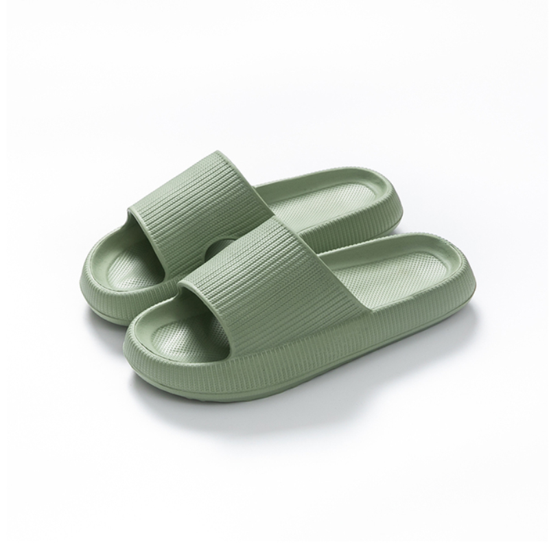 Bequeme Hausschuhe für den Urlaub oder für zu Hause