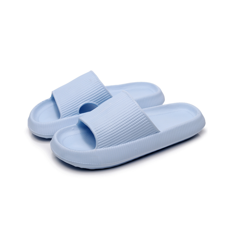 Bequeme Hausschuhe für den Urlaub oder für zu Hause