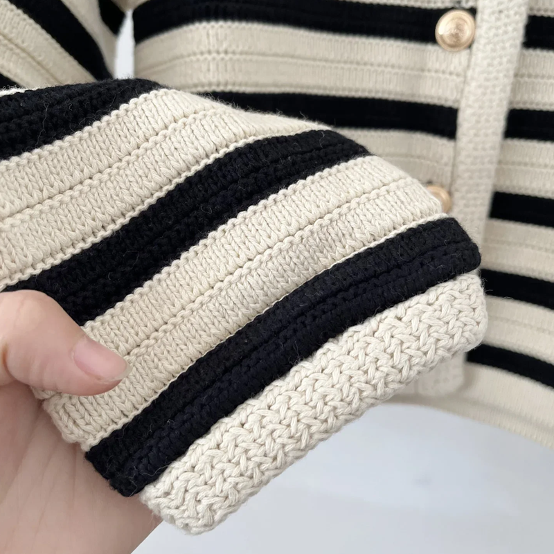 Loes  | Gestreifter modischer Cardigan