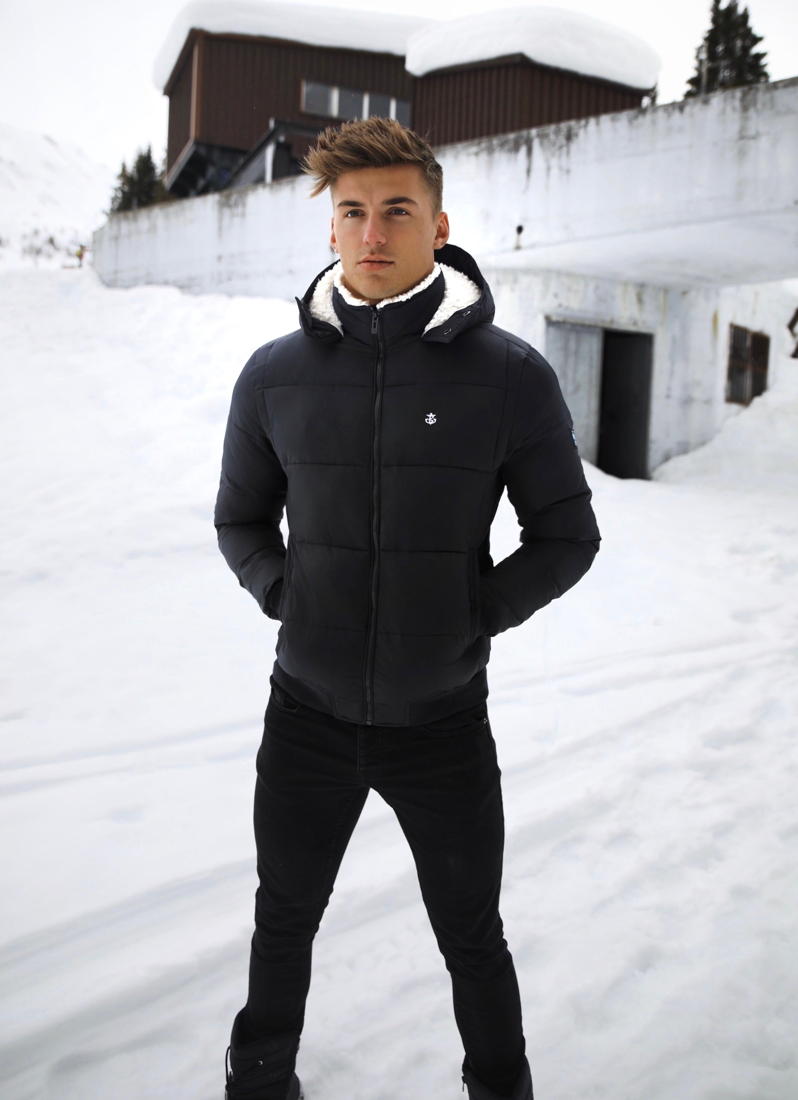 Gilbert Hoback Mantel | Schwarz