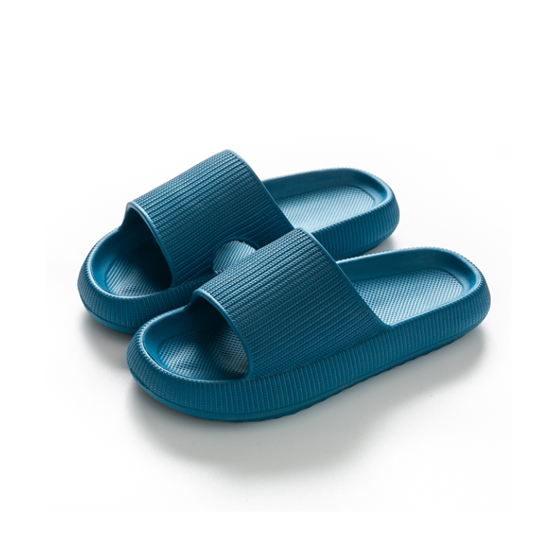 Bequeme Hausschuhe für den Urlaub oder für zu Hause